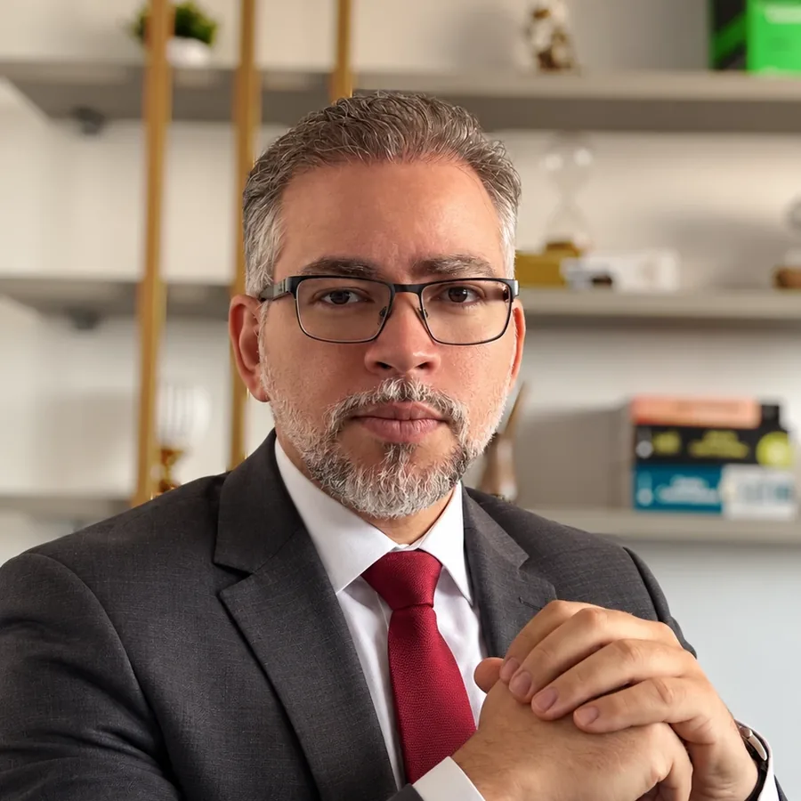 Weney Neco no escritório de advocacia criminal em Parnaíba-PI